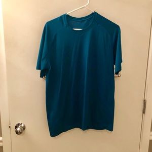 lululemon athletica Men’s metal vent top. Size M